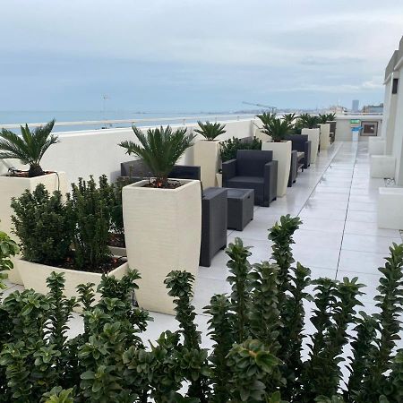 Hotel Byron Ріміні Екстер'єр фото