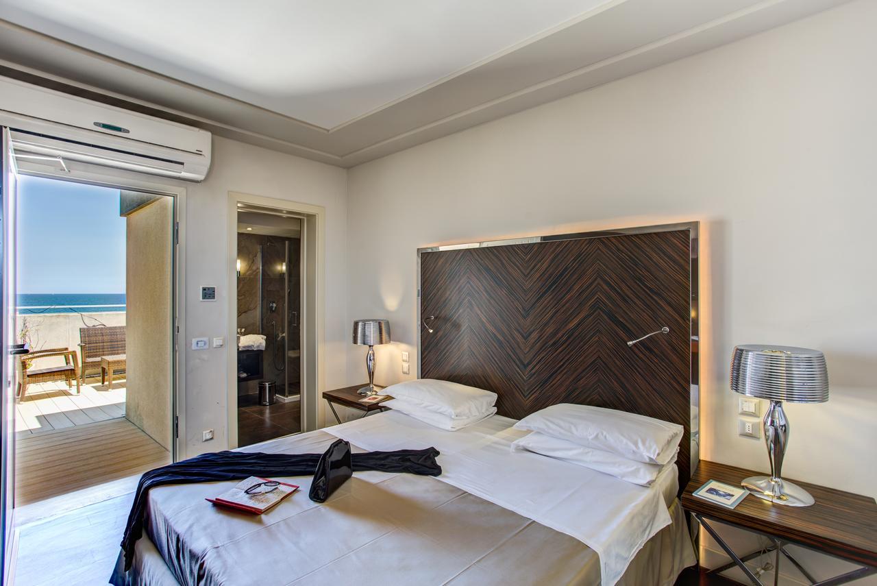 Hotel Byron Ріміні Екстер'єр фото