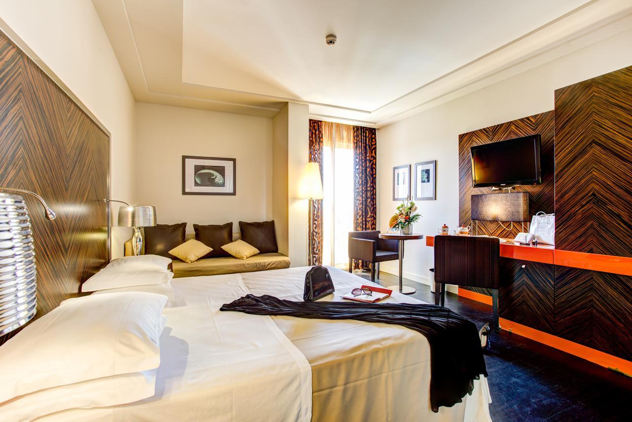 Hotel Byron Ріміні Екстер'єр фото