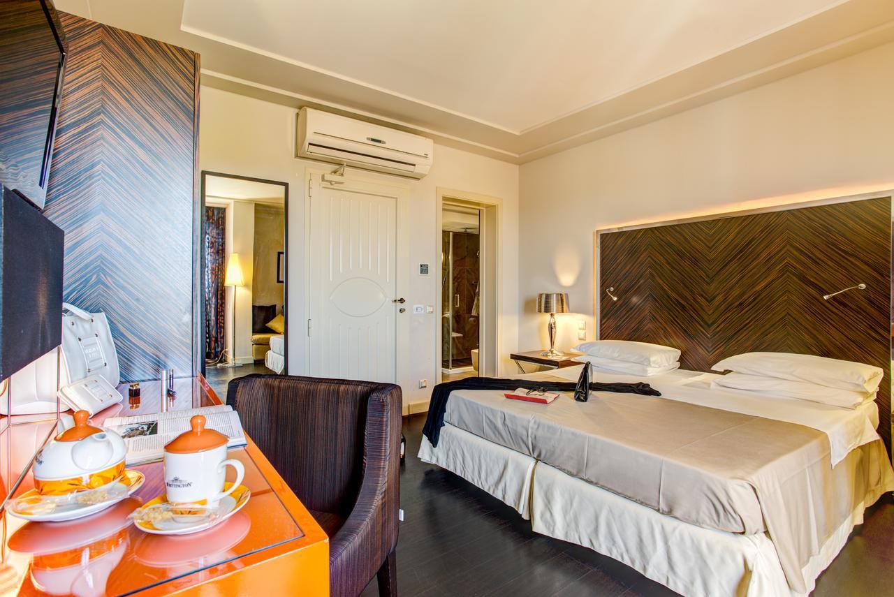 Hotel Byron Ріміні Екстер'єр фото