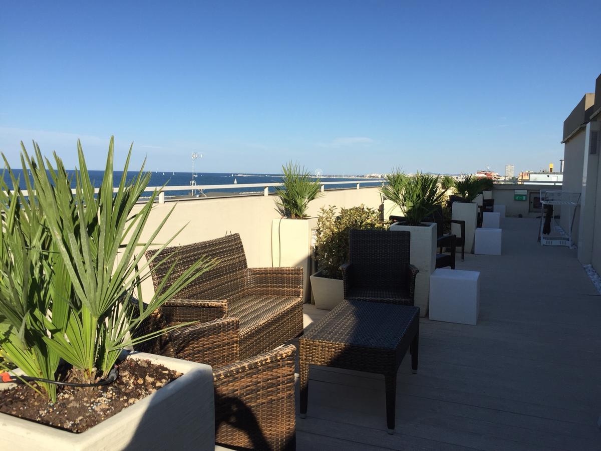 Hotel Byron Ріміні Екстер'єр фото